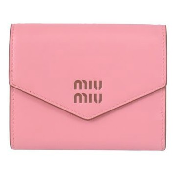 MIU MIU 壓印LOGO三折信封釦式短夾(粉)