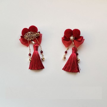 love, charlotte - 喜氣紅色毛球流蘇吊墜髮飾對夾