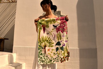 「後院花園」圖案餐巾，以植物畫印製，採用泰國棉製成。