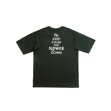 "SLOWER Down" Tee 標語 短Tee \ 綠色