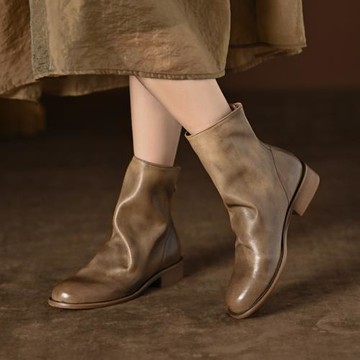 日系軟皮褶皺短靴子復古真皮圓頭低跟平底馬丁靴秋冬擦色堆堆靴女