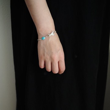 勾到東西的白貓手鍊 (拉利瑪石)