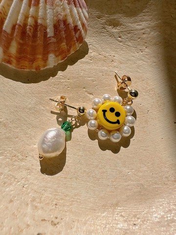 【熱賣】笑臉 玻璃 串珠 淡水珍珠耳環 | Y2K 千禧風飾物 |