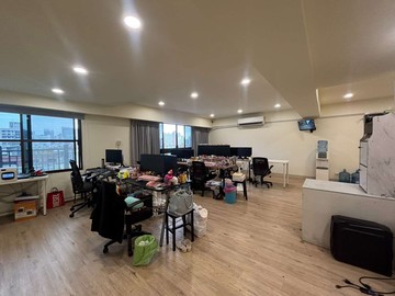 A★近中央公園 R9 捷運站有整修裝超大三房｜高雄市新興區五福二路