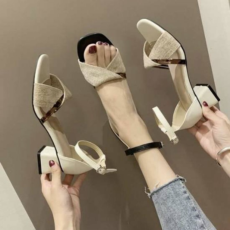 サンダル ヒールサンダル ミュール レディース ヒール 夏 歩きやすい 履きやすい 白 黒 太ヒール ストラップ 疲れにくい 脱げない 美脚 カジュアル 可愛い 大人 通販 Lineポイント最大0 5 Get Lineショッピング