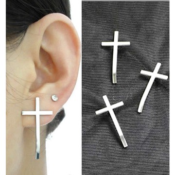 B1323 銀色十字架耳環 抗過敏 細耳針 中性 韓國明星款 個性韓流耳釘 不生鏽 316L鈦鋼