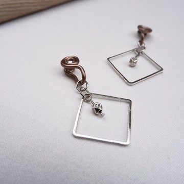 方框小墜耳夾耳環