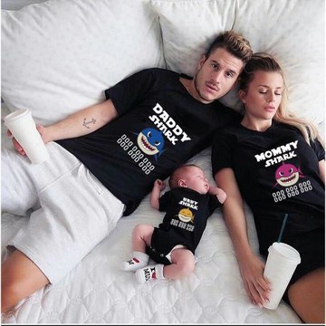 媽媽和兒子的親子裝夏父子裝新款潮一家三口男女童純棉鯊魚家庭裝