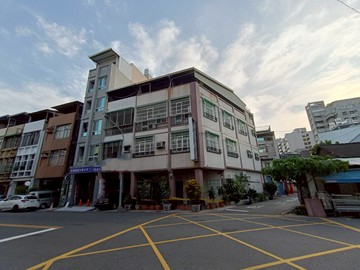 市中心大面寬三角窗適合診所,超商｜高雄市前金區瑞源路