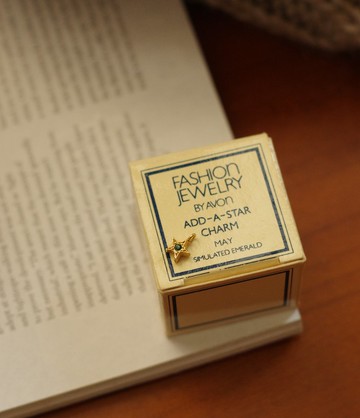 老又好古董珠寶Vintage 金色星星墜子 1982 Avon 五月生日石CH100
