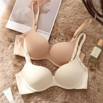 日本無痕一片式內衣女軟鋼圈防下垂小胸聚攏收副乳上薄下厚文胸罩