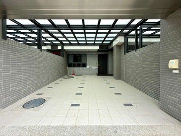 專簽｜沙鹿鹿陽國小旁｜臨路全新五房雙車電梯別墅｜台中市沙鹿區保順三街