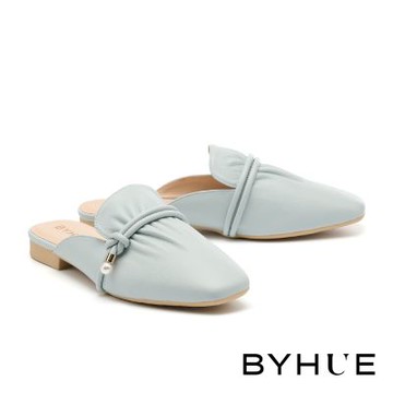 穆勒鞋 BYHUE 舒柔自然珍珠扭結條帶抓皺羊皮軟芯低跟穆勒拖鞋－藍