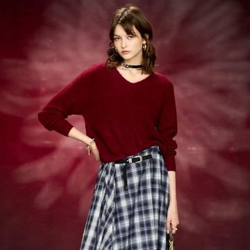 無縫針織｜喀什米爾羊毛V領上衣_酒紅色【MON'S 流行服飾】