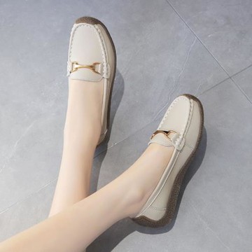 真皮媽媽鞋2025新款春秋老人鞋平底休閑中老年女鞋舒適軟底豆豆鞋