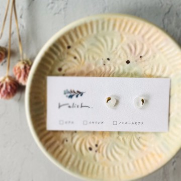 【再販】海的贈禮 海玻璃 金繼 耳針 無耳洞耳環 耳夾 簡約 小巧 迷你 金色 金色 白色 玻璃 辦公室 極小