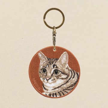 EMJOUR 雙面刺繡吊飾 - 虎斑貓 | 仿真刺繡