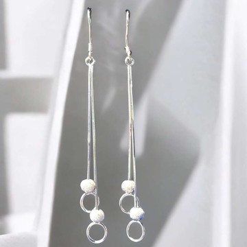 MODACore 摩達客 - 圓環吊墜流蘇垂墜式銀色耳環耳飾耳針 (F SIZE)