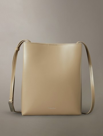 Calvin Klein CK 紙袋皮革斜肩包