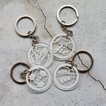 訂做你的名字 客製化球類壓克力吊飾 🏀🏐⚽⚾ 籃球排球棒球足球 滿百不含運才出貨!中英文語言字數皆不限!單面雕刻