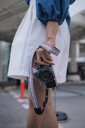 YESIDID 白色十字與海軍藍 / 小號 / 相機帶