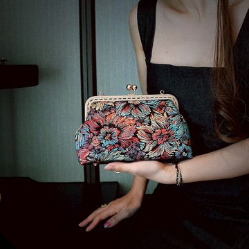 【新加坡製】真皮肩背 斜背兩用口金包 - 流金花 織錦緞 黑