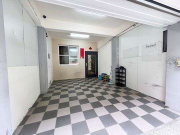 技擊館武廟大順建國商圈翻修車庫透天｜高雄市苓雅區建國一路