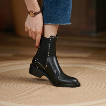 （特價搶購）2025年秋冬馬丁靴女圓頭復古切爾西短靴黑色騎士單靴