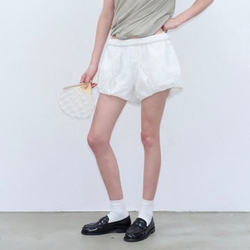 珍珠白 法式復古重工蕾絲刺繡花苞南瓜短褲