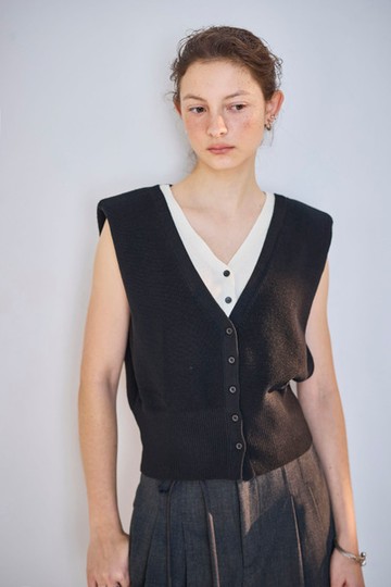 黑色針織V領排釦背心