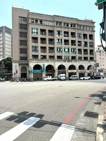 挑高套房【清大心窩】平面車位｜新竹市東區建功二路