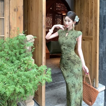 【桃喜Rich女裝】新中式國風洋裝 植絨復古改良旗袍 宴會禮服 領鏤空收腰修身連衣裙 綠色旗袍 復古洋裝 短袖旗袍