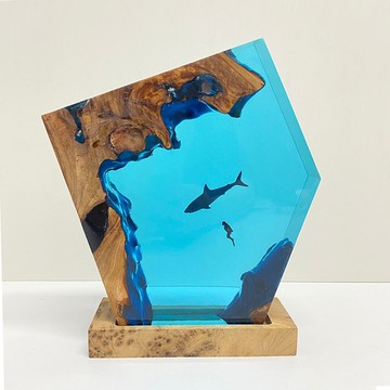 與鯊共舞、樹酯實木夜燈、辦公室桌面擺件、居家藝術雕塑、精品