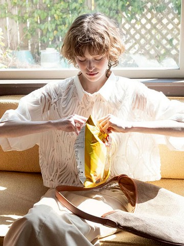 藝術感蕾絲透膚拼接短袖翻領襯衫(0F000774310) - Lugnoncure