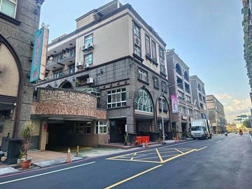 中山國小康橋電梯大別墅~近紅線捷運中路站｜桃園市桃園區國聖一街