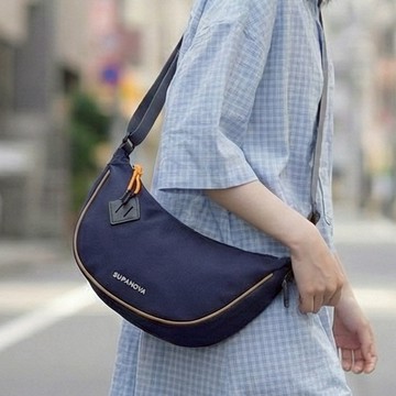 SUPANOVA EXPLORER 探險家系列 半月弧型斜背包