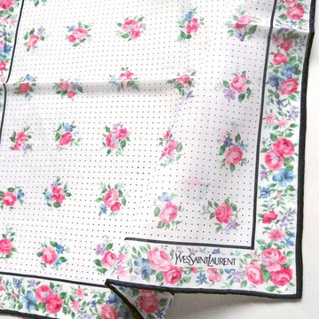 Yves Saint Laurent 古董方巾 甜美花卉玫瑰 16.5 x 16.5 英吋