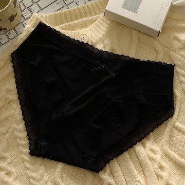 【Maggie+】薄款柔軟甜美中腰蕾絲滾邊女用三角褲-黑色