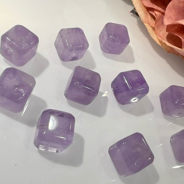 💕Crystal Treasure💕晶寶💕薰衣草 紫水晶 紫晶 方糖 10+mm左右 diy 有孔洞