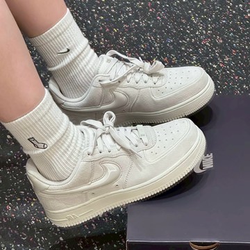 NIKE AIR FORCE 1 奶油白灰 泡泡勾 麂皮 休閒鞋 經典百搭 女鞋 HV4406-001