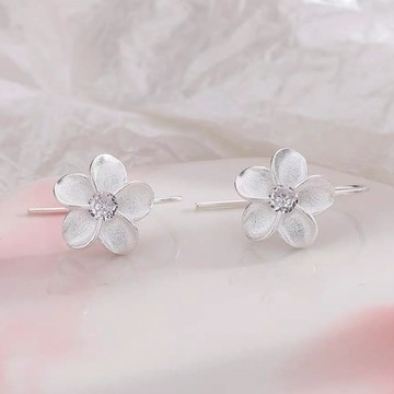🧨新年快樂🧡快速出貨【OCTOBER 16Th】S925純銀輕奢花朵耳環耳釘＃CRY4011 開運 生日禮物 閨蜜禮物 情人節禮物 交換禮物 客製化禮物