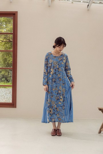 藍花拼接修身絹印長洋裝