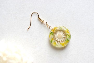 樹脂藝術 圓形耳環・花時計・黃色