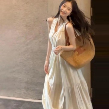 【台灣】Glove 海邊度假 藍色 掛脖吊帶 連衣裙 女 夏季 新款 無袖 收腰 大裙襬 沙灘長裙 吊帶連身裙 吊帶長裙