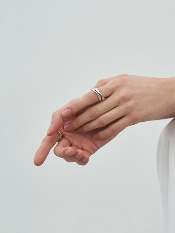 Curved Flow Ring