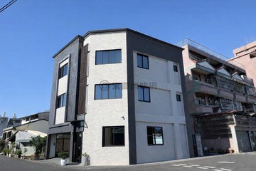 稀有獨棟面寬併排雙車別墅｜全屋明亮通風｜家樂福｜屏東縣屏東市公勤一街