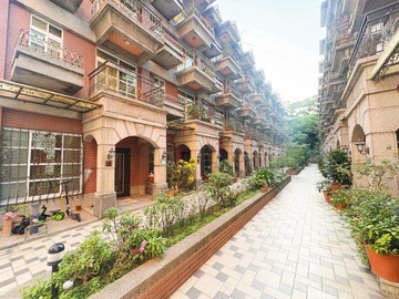 超大專屬車庫❤️捷運旁新莊園美透天❤️住商黃媮琦｜新北市泰山區新北大道七段