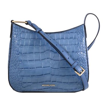 MICHAEL KORS KENSINGTON 經典LOGO鱷魚紋斜背彎月包.牛仔藍