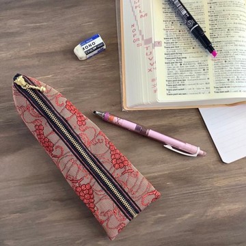 【紅葡萄】榻榻米布邊 金字塔型 筆袋 紅色 葡萄 酒 葡萄