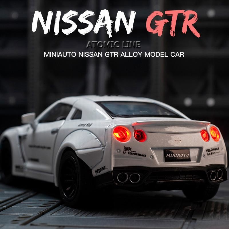積載車 GTR 2台セット 迫力の1/24 ライト点灯 給油口開く！ 日産 スカイライン Ares GTR R35 1/24 ミニカー 全3色 ライト
